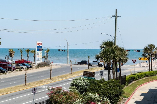 Casa Del Mar Beachfront image 1