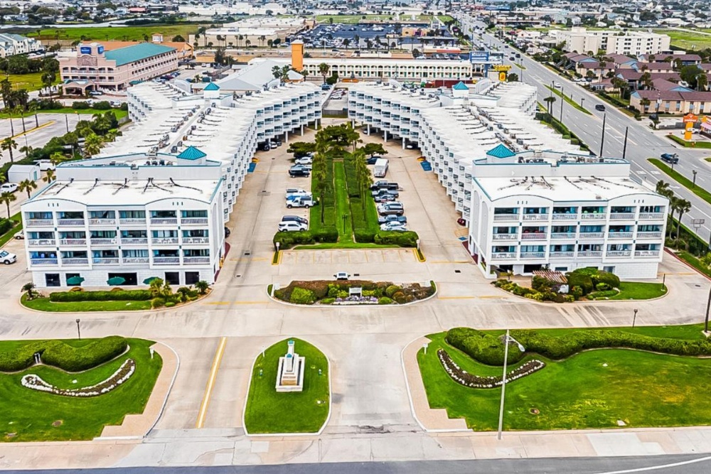 Casa Del Mar Beachfront Image 28