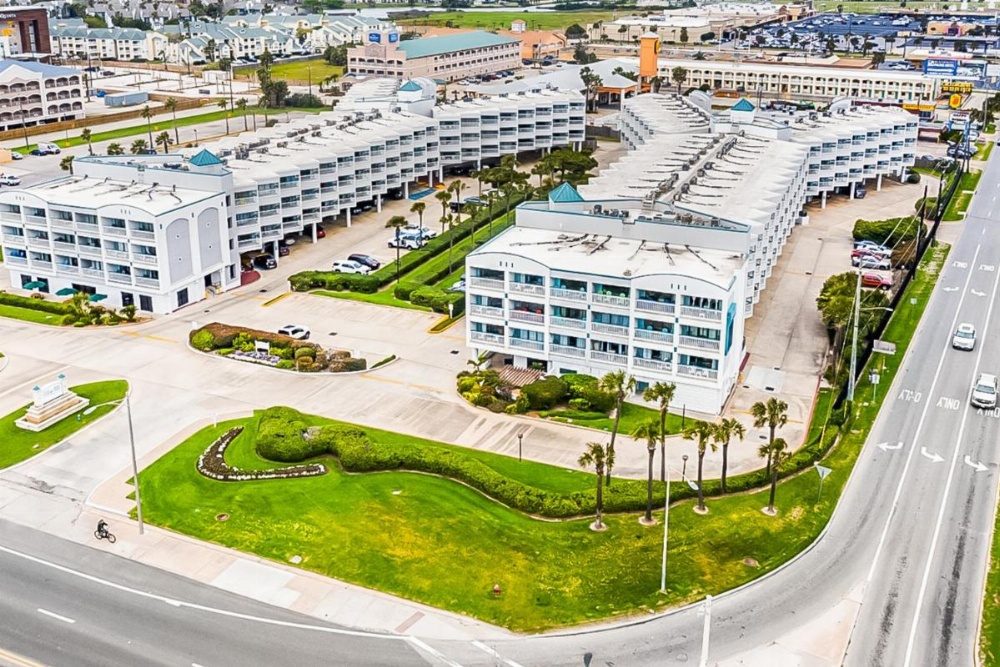 Casa Del Mar Beachfront Image 29